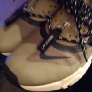 Men's Nike haracich Gripp size 12